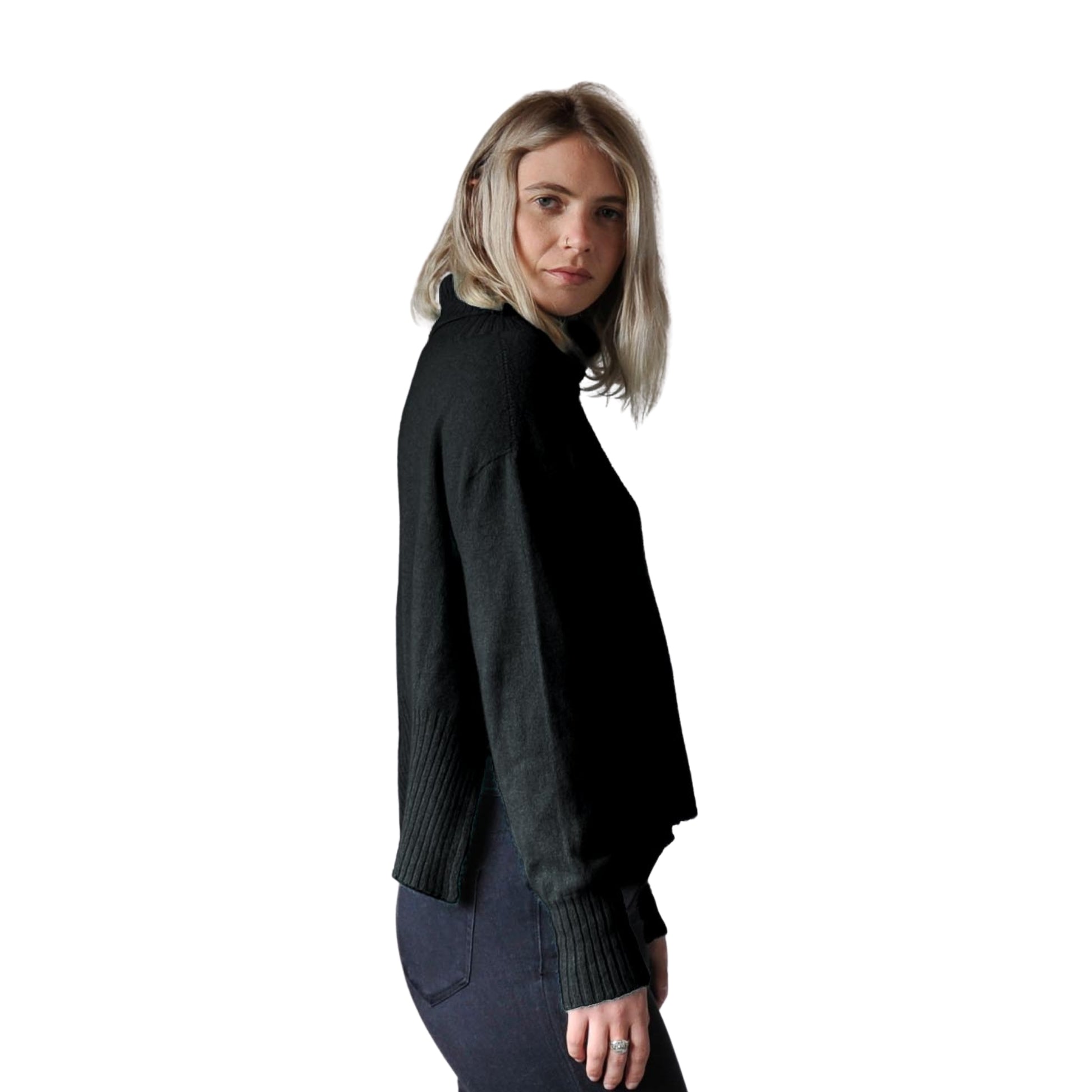 Split hem onyx. Black. Side