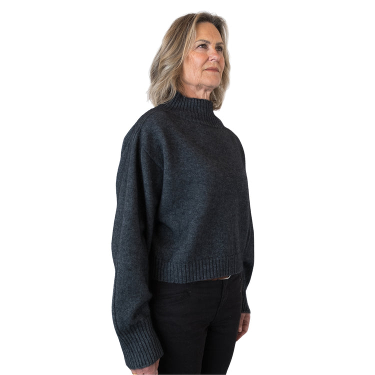 Bell sleeve in colour charcoal. Side